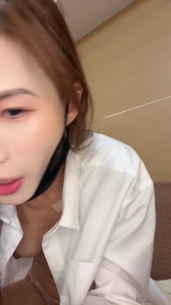 爆浆女神，御姐健身老师【小野老湿】福利，线下约炮土豪，被金主玩弄屁眼大力抽插 截图5