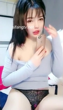 高颜值丰满身材大耳环妹子肉丝诱惑，开裆丝袜拨开内裤跳蛋塞逼，呻吟娇喘非常诱人 截图1