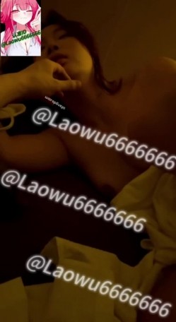 【绿帽淫妻】反差眼镜少妇，极品高颜值露脸人妻「SMMSMM」，约炮入珠单男，和上门推油男技师调情，被当作母狗多人淫趴调教 截图2