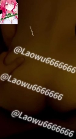 【绿帽淫妻】反差眼镜少妇，极品高颜值露脸人妻「SMMSMM」，约炮入珠单男，和上门推油男技师调情，被当作母狗多人淫趴调教 截图3