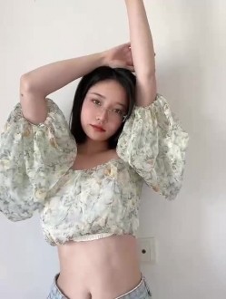 《电报群大佬自购 ️重磅》最近非常火的天花板极品神颜！推特超人气模特（年年）私拍全套！ 截图10