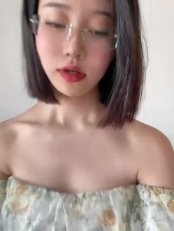 《电报群大佬自购 ️重磅》最近非常火的天花板极品神颜！推特超人气模特（年年）私拍全套！ 截图11