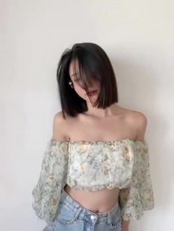 《电报群大佬自购 ️重磅》最近非常火的天花板极品神颜！推特超人气模特（年年）私拍全套！ 截图12