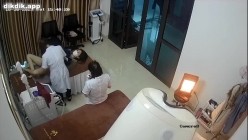 美容院监控破解偷窥眼镜美女刮B毛的全过程 截图6
