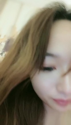 翘臀小仙女全程露脸与小哥激情啪啪，胸推口活啥都会，人美还骚主动上位后入抽插浪荡呻吟，洗澡间揉奶子自慰 截图4