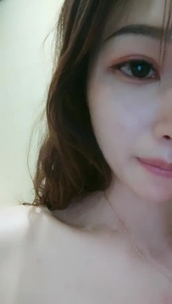翘臀小仙女全程露脸与小哥激情啪啪，胸推口活啥都会，人美还骚主动上位后入抽插浪荡呻吟，洗澡间揉奶子自慰 截图14