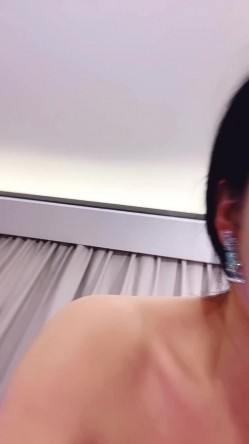 黑丝高跟露脸极品御姐深夜约啪大哥干炮，深喉口交大鸡巴听狼友指挥让大哥无套插入，各种体位爆草蹂躏内射 截图16