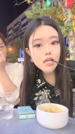 酒店女神，醉生梦死的每一天，羡煞众人，【03年安琪拉表妹】，夜店狂欢，喝醉都吐了，酒店啪啪 截图2
