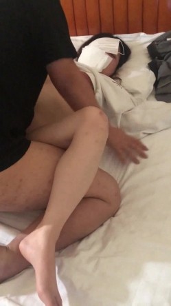 纹身哥下药迷翻美女同事带回酒店各种姿势爆插她的大肥鲍鱼 截图6