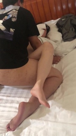 纹身哥下药迷翻美女同事带回酒店各种姿势爆插她的大肥鲍鱼 截图13