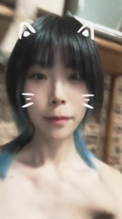【顶级反差婊】湖南中医药大学「李双怡」看似单纯，实际是个露出癖，主人的小母狗，喝尿野战露出，各种刺激玩法 截图3