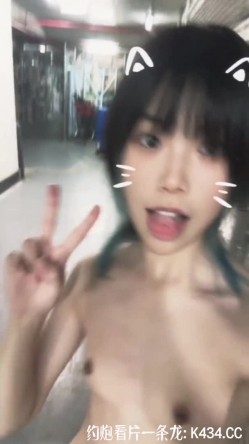 【顶级反差婊】湖南中医药大学「李双怡」看似单纯，实际是个露出癖，主人的小母狗，喝尿野战露出，各种刺激玩法 截图16