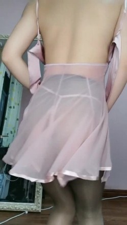 颜值不错爆乳妹子情趣装黑色丝袜钢管舞诱惑 跳完床上跳蛋塞逼逼拉扯自慰 截图1