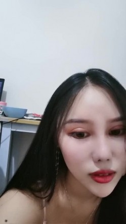 颜值不错爆乳妹子情趣装黑色丝袜钢管舞诱惑 跳完床上跳蛋塞逼逼拉扯自慰 截图10