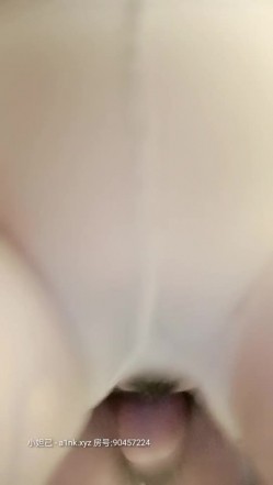 大波妹同闺蜜小贱货开房约男同事谈工作故意挑逗他玩双飞遗憾的是黑丝闺蜜来大姨妈了只能肏大奶女同事 截图10