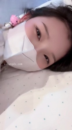 淫妻福利，91大神圈养极品骚婊，反差眼镜母狗【小懒猫】各种公共场所露出自慰3P调教 截图9