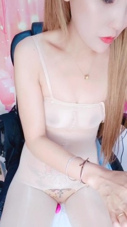 浓妆美少妇露脸全身肉丝跳蛋塞到白虎穴中，各种撩骚 截图6