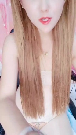 浓妆美少妇露脸全身肉丝跳蛋塞到白虎穴中，各种撩骚 截图7