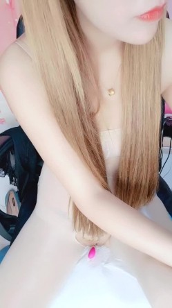 浓妆美少妇露脸全身肉丝跳蛋塞到白虎穴中，各种撩骚 截图8