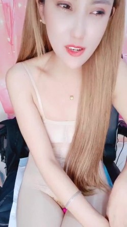 浓妆美少妇露脸全身肉丝跳蛋塞到白虎穴中，各种撩骚 截图9