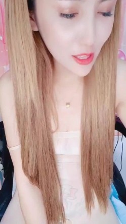 浓妆美少妇露脸全身肉丝跳蛋塞到白虎穴中，各种撩骚 截图14