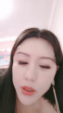 极品巨乳奶妈~完美露脸 ️胸大屁股大，身材嘎嘎的，道具强烈插穴，还很会撩骚 ️搞得鸡儿硬邦邦！！ 截图3