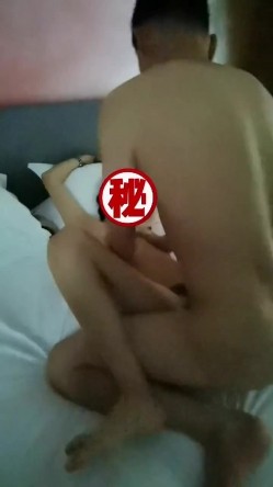 女骑士，老婆骚起来，还真没我什么事了 没几个男的受得了老婆的口活儿，单男抽插骚妻的小湿逼，爽翻天 截图8