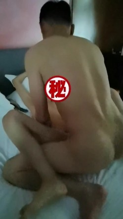 女骑士，老婆骚起来，还真没我什么事了 没几个男的受得了老婆的口活儿，单男抽插骚妻的小湿逼，爽翻天 截图10