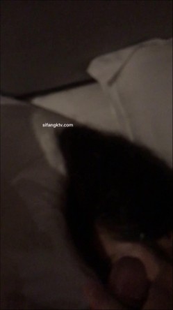 少妇被情人灌醉后出卖,四指头塞逼.脚拇指塞菊,和朋友一起玩! 截图6