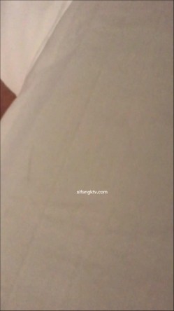 少妇被情人灌醉后出卖,四指头塞逼.脚拇指塞菊,和朋友一起玩! 截图12