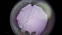 上帝视角酒店（新台）情趣圆床偷拍 红衣白裙美女躺床上兴奋对着摄像头各种表情比耶男炮友要来了 截图4
