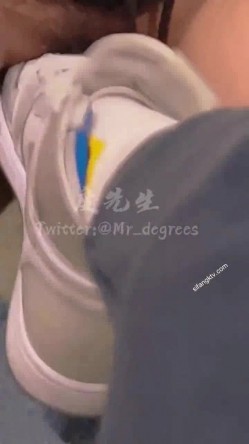 顶级人气调教大神【50渡先生】最新私拍流出，花式暴力SM调教女奴，群P插针喝尿露出各种花样 截图6