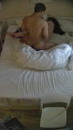 酒店偷拍 大学生情侣蓝衬衫气质美女被操后喜欢用双脚踩舔狗男朋友脸 截图7