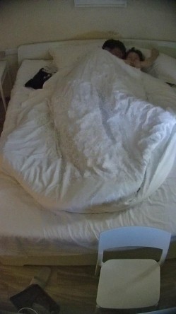 酒店偷拍 大学生情侣蓝衬衫气质美女被操后喜欢用双脚踩舔狗男朋友脸 截图11