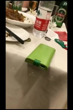 【网曝门事件】潍坊包间事件 19岁潍坊女包间擦枪走火 翘美臀后入直接操 3男1女思维猪脚尽心尽力 高清720P版 截图7