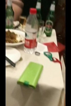 【网曝门事件】潍坊包间事件 19岁潍坊女包间擦枪走火 翘美臀后入直接操 3男1女思维猪脚尽心尽力 高清720P版 截图12