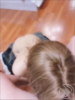用套路拿下嫂子后续9-猛操一顿以示安慰嫂子看见我跟别人聊骚主动过来吃鸡巴 问我她跟别人比谁更骚 截图5