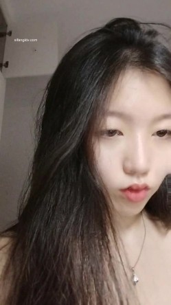 女神极品首秀！【榨汁姬】，这么漂亮的女神终于下海了，纯天然脸蛋，没想到小穴也美，一线天又肥又粉，硬了 截图2