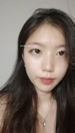 女神极品首秀！【榨汁姬】，这么漂亮的女神终于下海了，纯天然脸蛋，没想到小穴也美，一线天又肥又粉，硬了 截图7