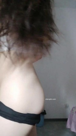 女神极品首秀！【榨汁姬】，这么漂亮的女神终于下海了，纯天然脸蛋，没想到小穴也美，一线天又肥又粉，硬了 截图16