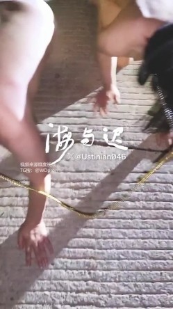 顶级调教大神，回归携多位少妇母狗调教，刺激花式玩法「海与迟」165车模冷白皮黑丝母狗车展当晚拿下，抽逼奴性M配合度非常高 截图3