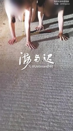 顶级调教大神，回归携多位少妇母狗调教，刺激花式玩法「海与迟」165车模冷白皮黑丝母狗车展当晚拿下，抽逼奴性M配合度非常高 截图16