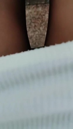 【小狐仙】眼镜御姐 巨乳美女 户外公园跳蛋道具抽插 开档丝袜大长腿插沟搭男技师 抠逼 截图5