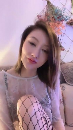 极品短发美女与情人约炮大合集！【美少妇】，小嫂子前凸后翘，风情万种，与情人私会搞破鞋 截图2