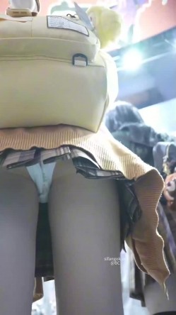 『BCbananacat』街拍系列合集 超美COSER露出好多毛毛 截图6