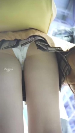 『BCbananacat』街拍系列合集 超美COSER露出好多毛毛 截图9
