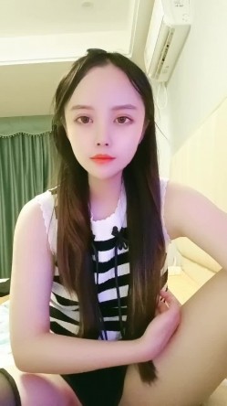 新下海~气质高挑长发妹子【今夜不离港】裤衩内塞个跳蛋震动淫穴，看表情好舒服的样子哈！！ 截图2