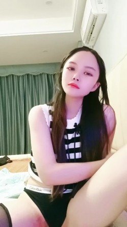 新下海~气质高挑长发妹子【今夜不离港】裤衩内塞个跳蛋震动淫穴，看表情好舒服的样子哈！！ 截图3