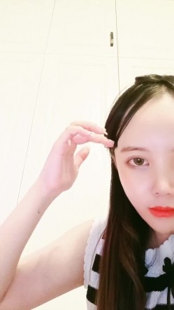 新下海~气质高挑长发妹子【今夜不离港】裤衩内塞个跳蛋震动淫穴，看表情好舒服的样子哈！！ 截图6