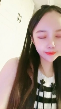 新下海~气质高挑长发妹子【今夜不离港】裤衩内塞个跳蛋震动淫穴，看表情好舒服的样子哈！！ 截图12